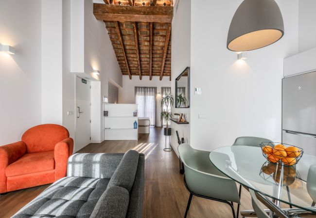 Estudio en Valencia - Espectacular Ático tipo estudio reformado  Estudio en Valencia - Espectacular Ático tipo estudio reformado