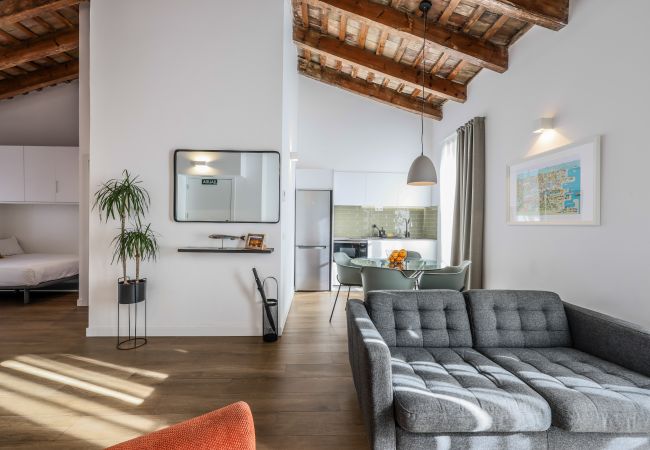 Estudio en Valencia - Espectacular Ático tipo estudio reformado  Estudio en Valencia - Espectacular Ático tipo estudio reformado