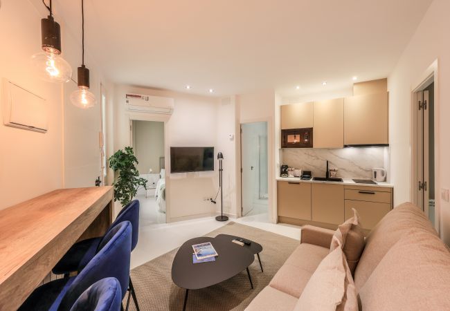 Apartahotel en Madrid - Increíble apartamento reformado de diseño 3ºI-D