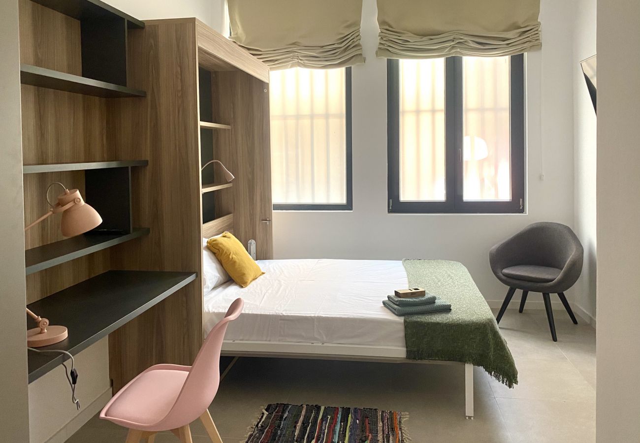 Alquiler por habitaciones en Valencia - Habitación recién reformada en playa de Malvarrosa (No A/C)
