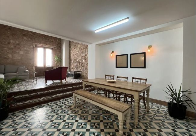 Apartamento en Ciudad de Panamá - Precioso y espacioso 3 dormitorios en el Casco Viejo con balcón