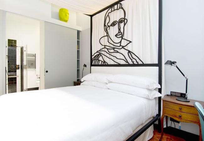 Apartahotel en Madrid - Apartamento de Diseño en Barrio Las Letras A01I