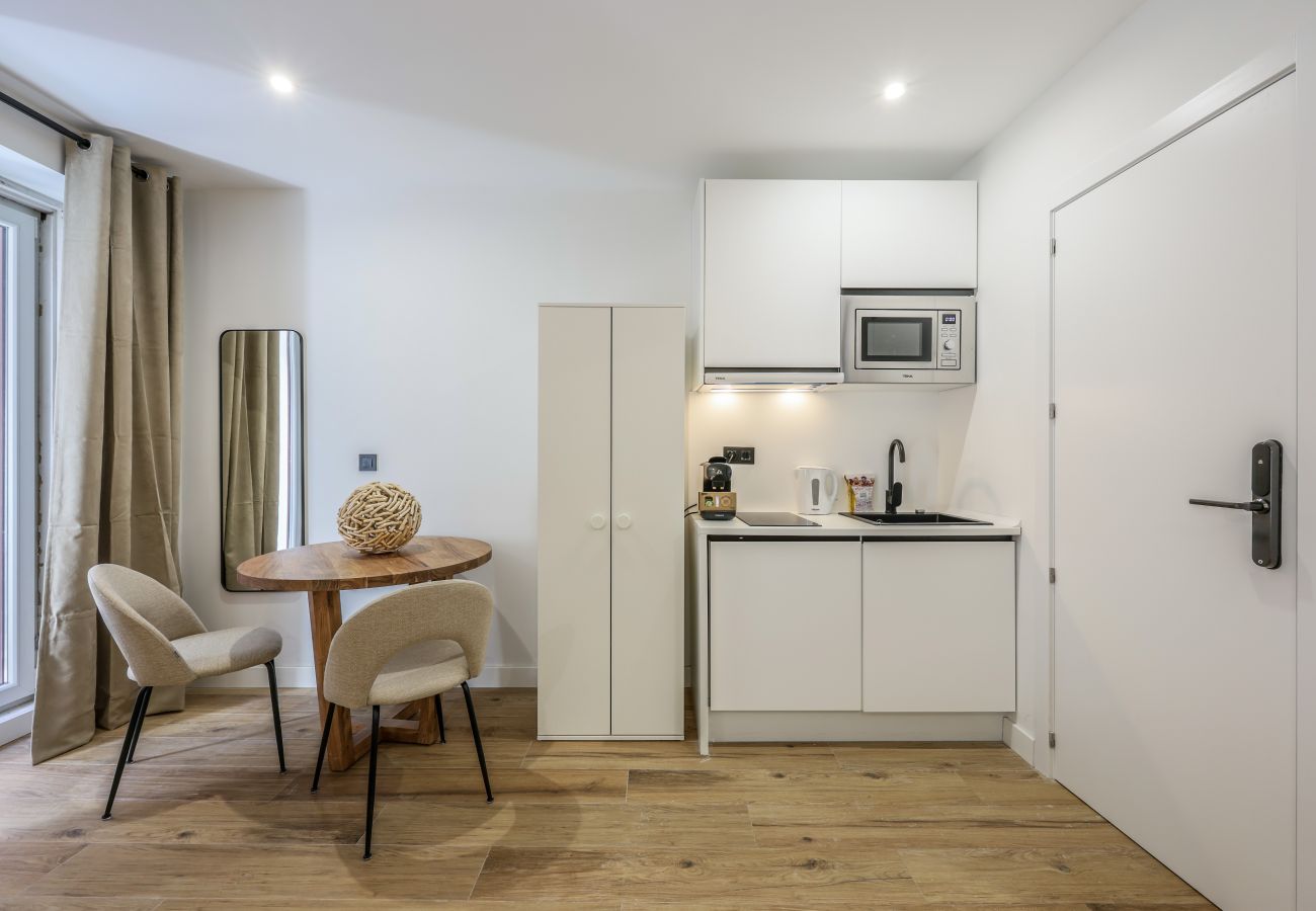 Apartahotel en Madrid - Confortable estudio en pleno centro ciudad (P1C)