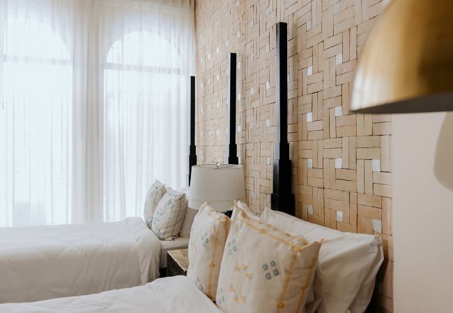 Alquiler por habitaciones en Ciudad de Panamá - Hab Deluxe doble cama piscina comunitaria Ma3