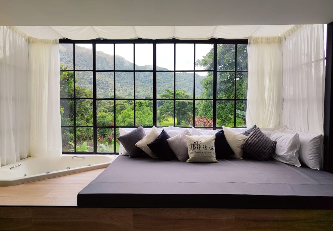 Apartamento en Valle de Anton - Increible 2BR en entorno natural BV4