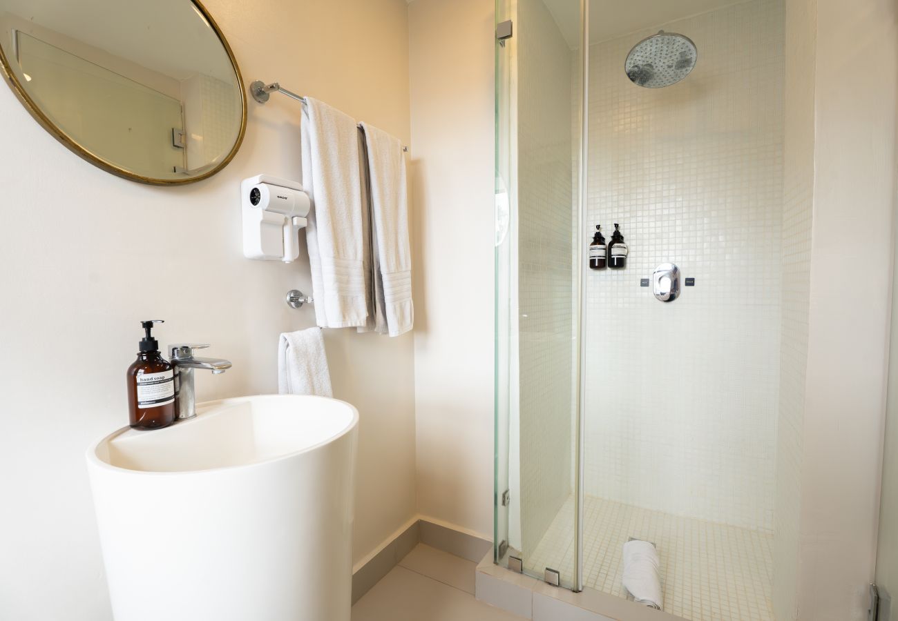 Casa en Ciudad de Panamá - Casa completa, Billar, jacuzzi, rooftop privado 