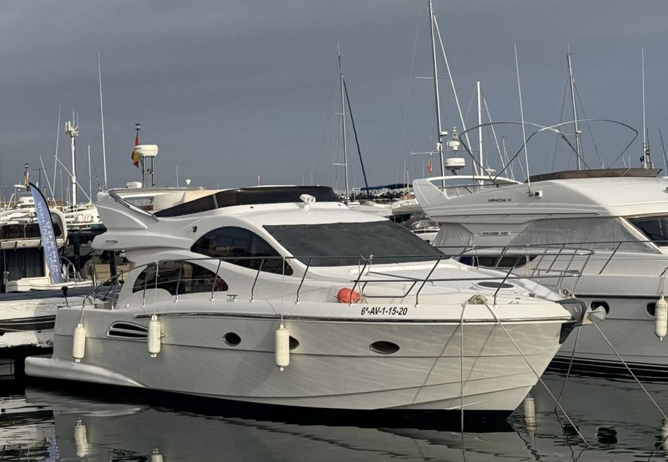 Barco en Marbella - Increible yate en Puerto Banus Z