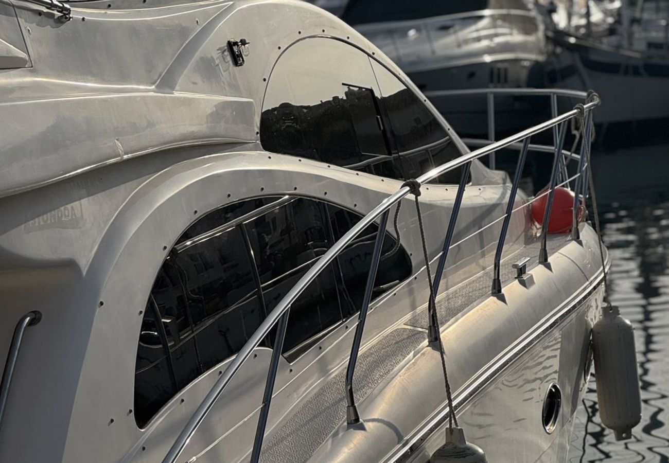 Barco en Marbella - Increible yate en Puerto Banus Z