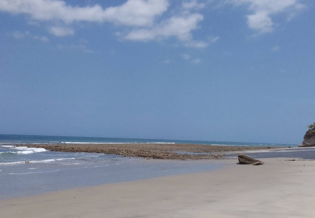 Apartamento en San Carlos - 2br/AP Apartamento con Vista al Mar PH Rio Mar 11B