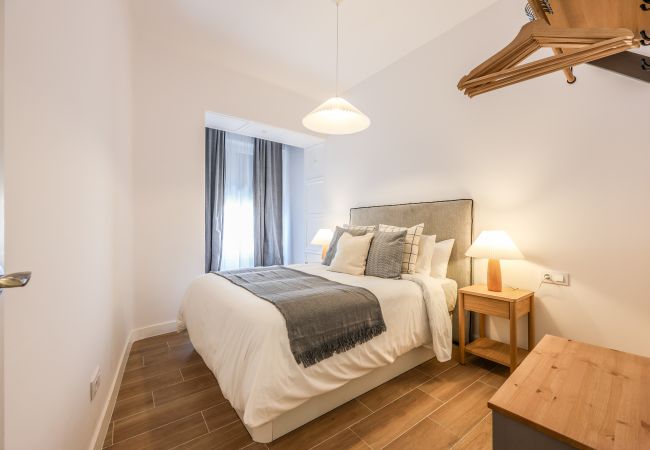 Apartahotel en Madrid - Encantador 2BR Centro Madrid E4A