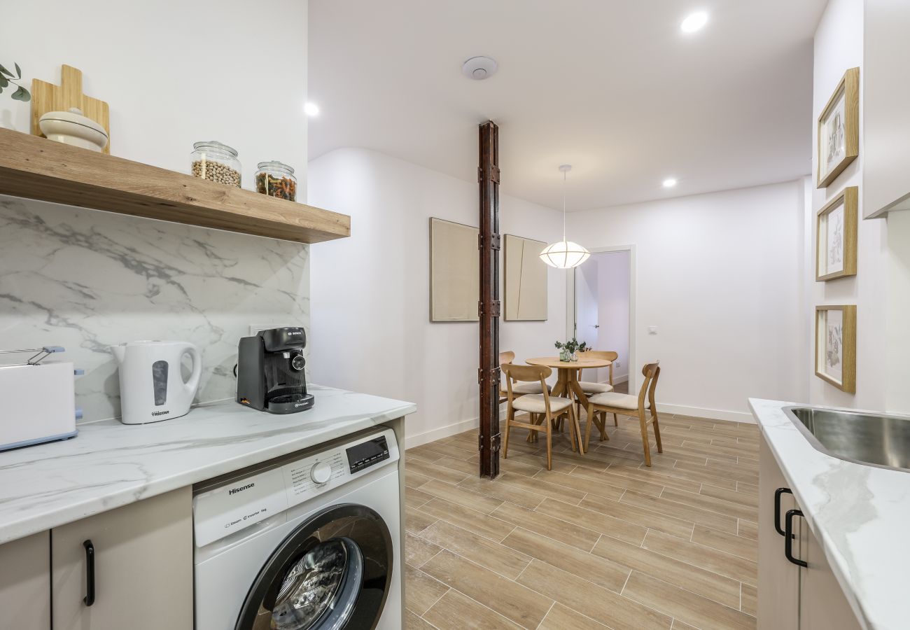 Apartahotel en Madrid - Encantador 2BR Centro Madrid E4A