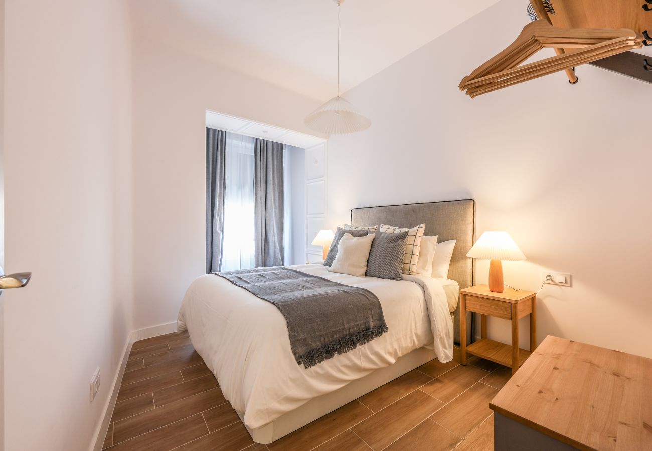 Apartahotel en Madrid - Encantador 2BR Centro Madrid E4A