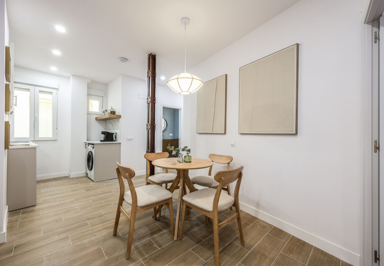 Apartahotel en Madrid - Encantador 2BR Centro Madrid E4A