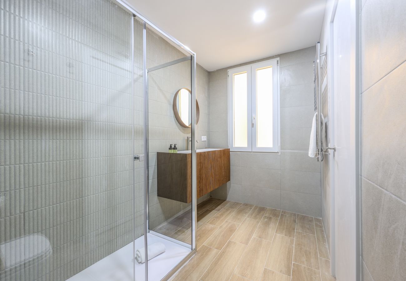 Apartahotel en Madrid - Encantador 2BR Centro Madrid E4A