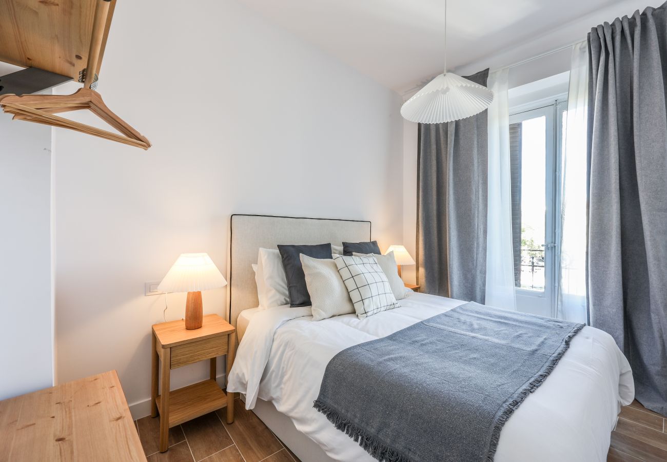 Apartahotel en Madrid - Encantador 2BR Centro Madrid E4A