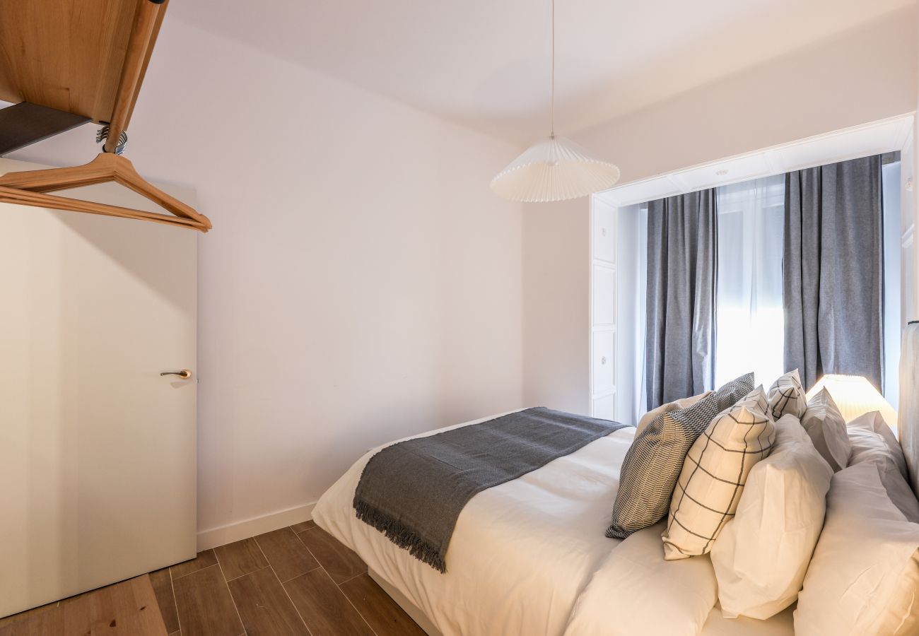 Apartahotel en Madrid - Encantador 2BR Centro Madrid E4A