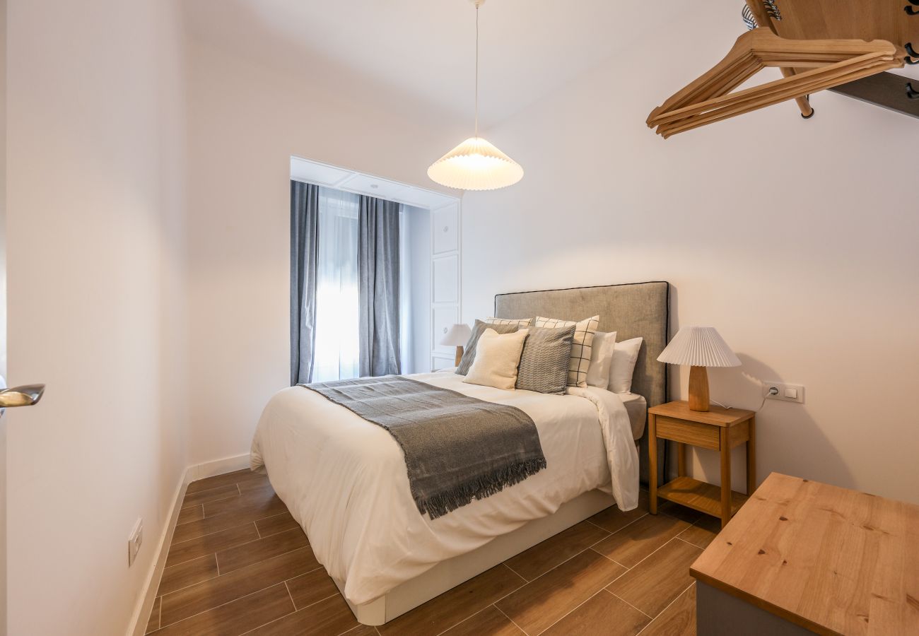 Apartahotel en Madrid - Encantador 2BR Centro Madrid E4A