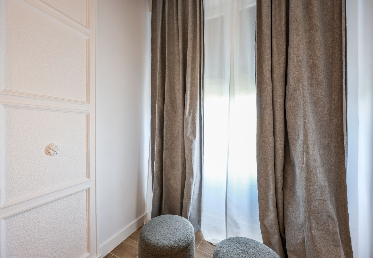 Apartahotel en Madrid - Encantador 2BR Centro Madrid E4A