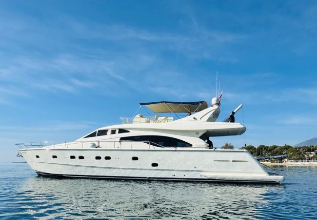 Barco en Marbella - Exclusivo yate de lujo 