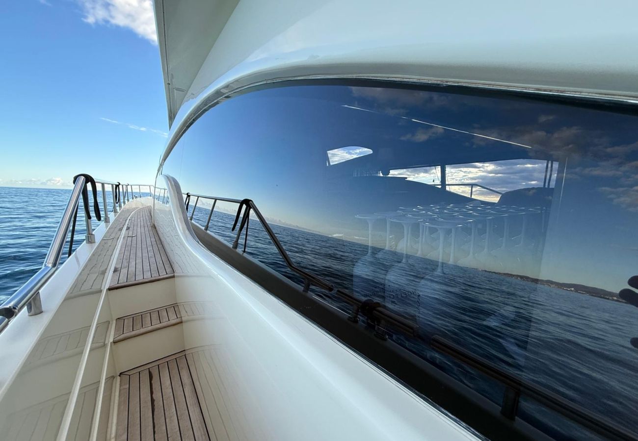 Barco en Marbella - Exclusivo yate de lujo 