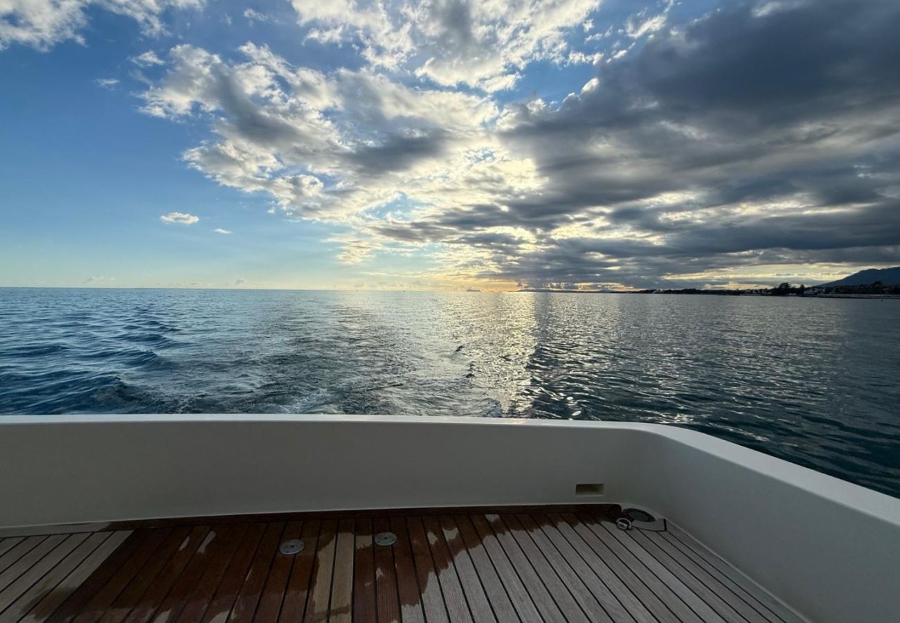 Barco en Marbella - Exclusivo yate de lujo 