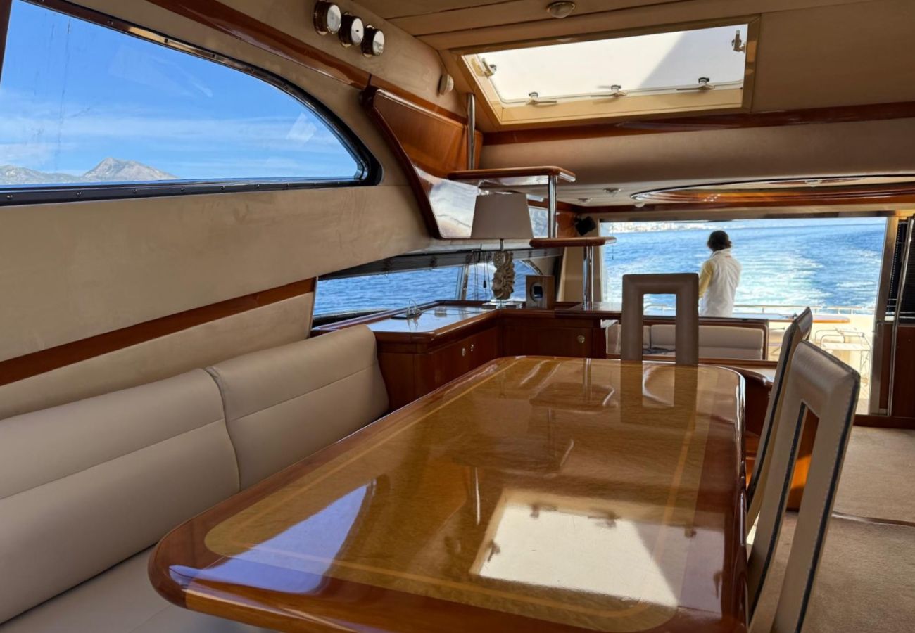 Barco en Marbella - Exclusivo yate de lujo 