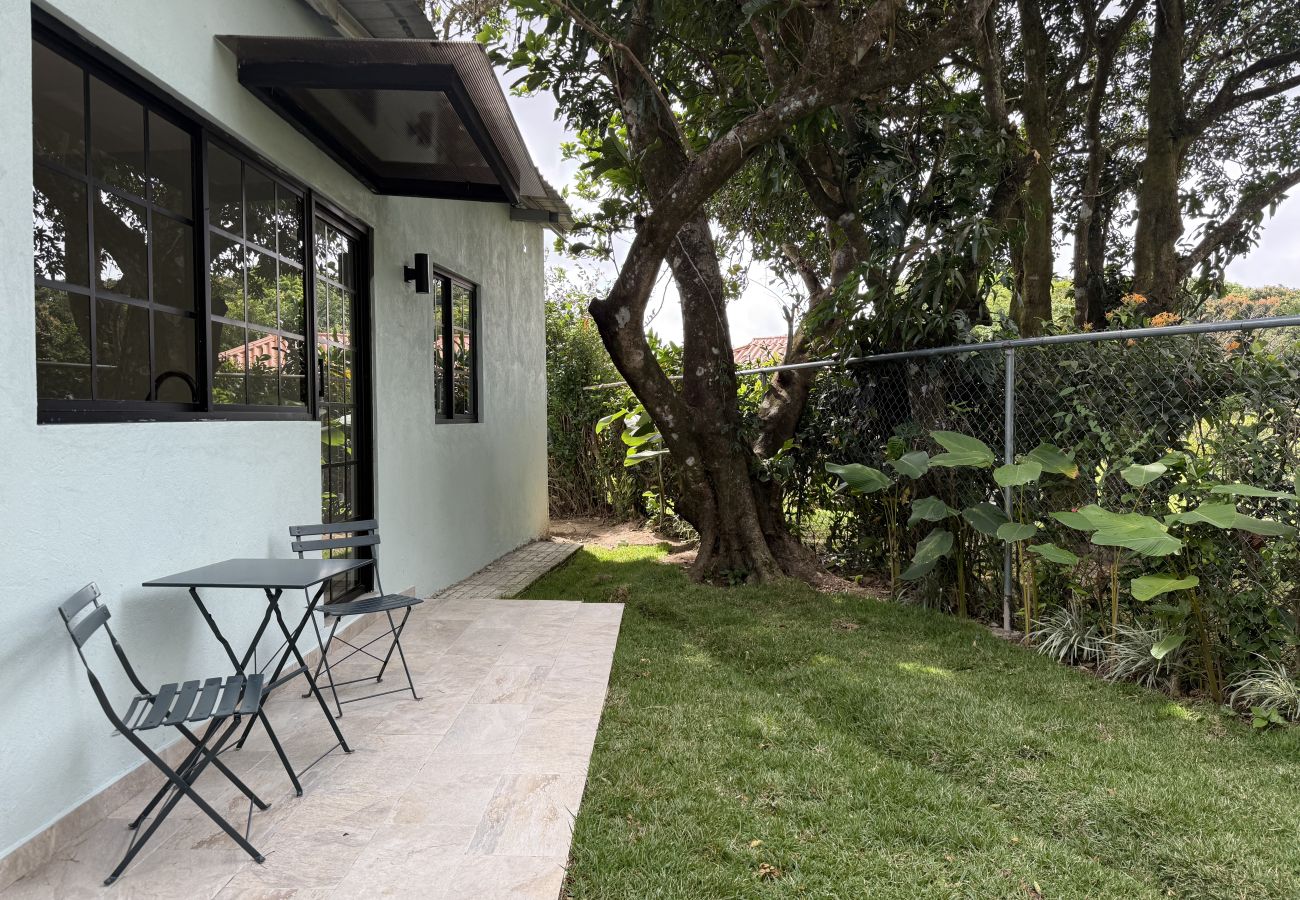 Apartamento en Valle de Anton - Altavida Lodge · 2BR Apt con Jardín y Piscina · N7