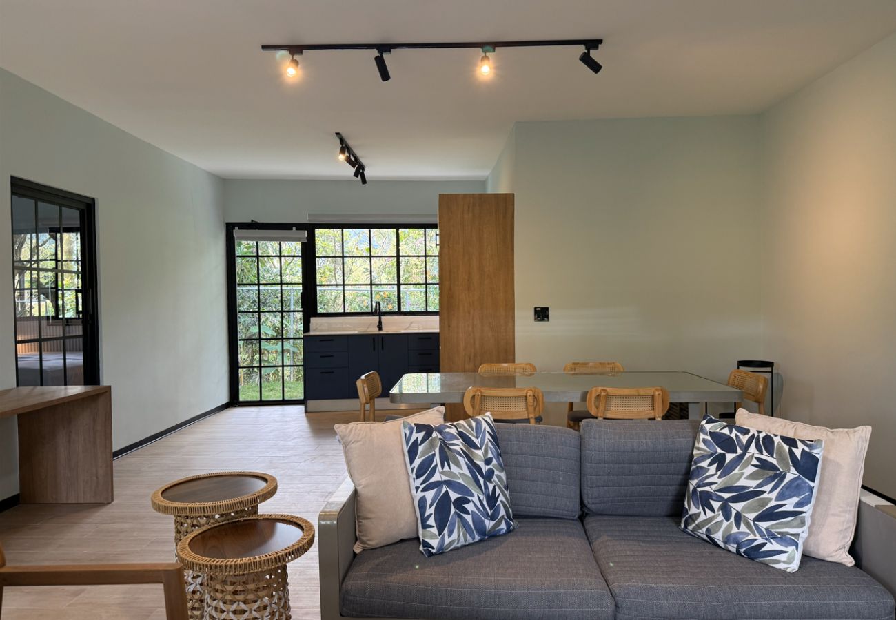 Apartamento en Valle de Anton - Altavida Lodge · 2BR Apt con Jardín y Piscina · N7