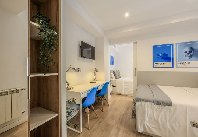 Rent by room in Madrid - Blasco de Garay, double room with gym 102 