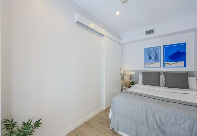 Rent by room in Madrid - Blasco de Garay, double room with gym 102 