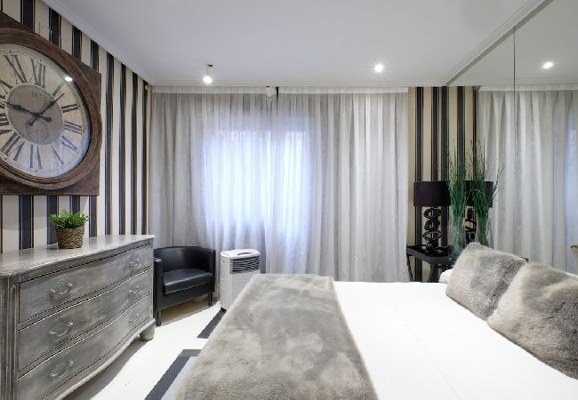 Apartment in Madrid - Apartment in Atocha Zone and Barrio de las Letras M1C