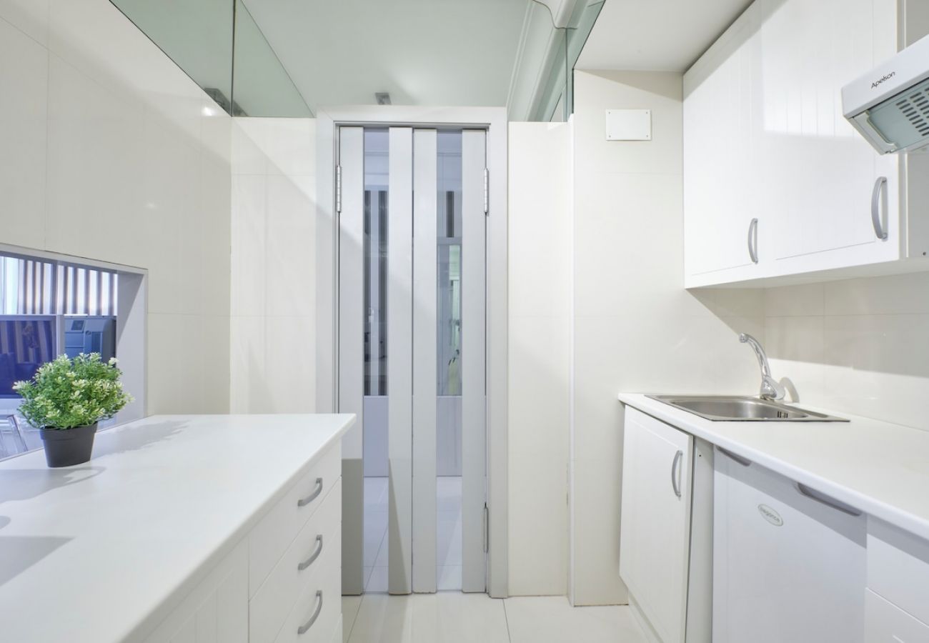 Apartment in Madrid - Apartment in Atocha Zone and Barrio de las Letras M1C