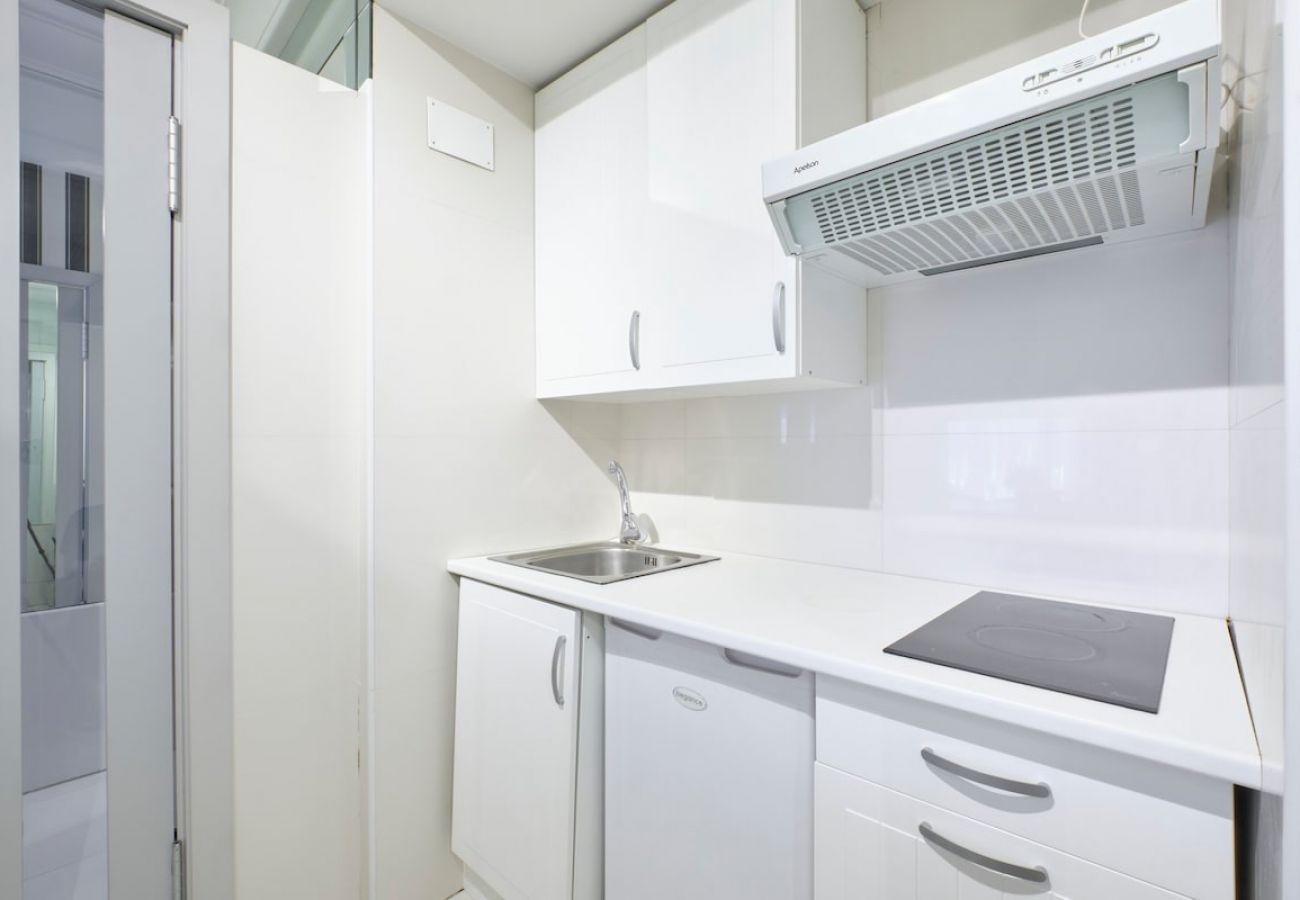 Apartment in Madrid - Apartment in Atocha Zone and Barrio de las Letras M1C