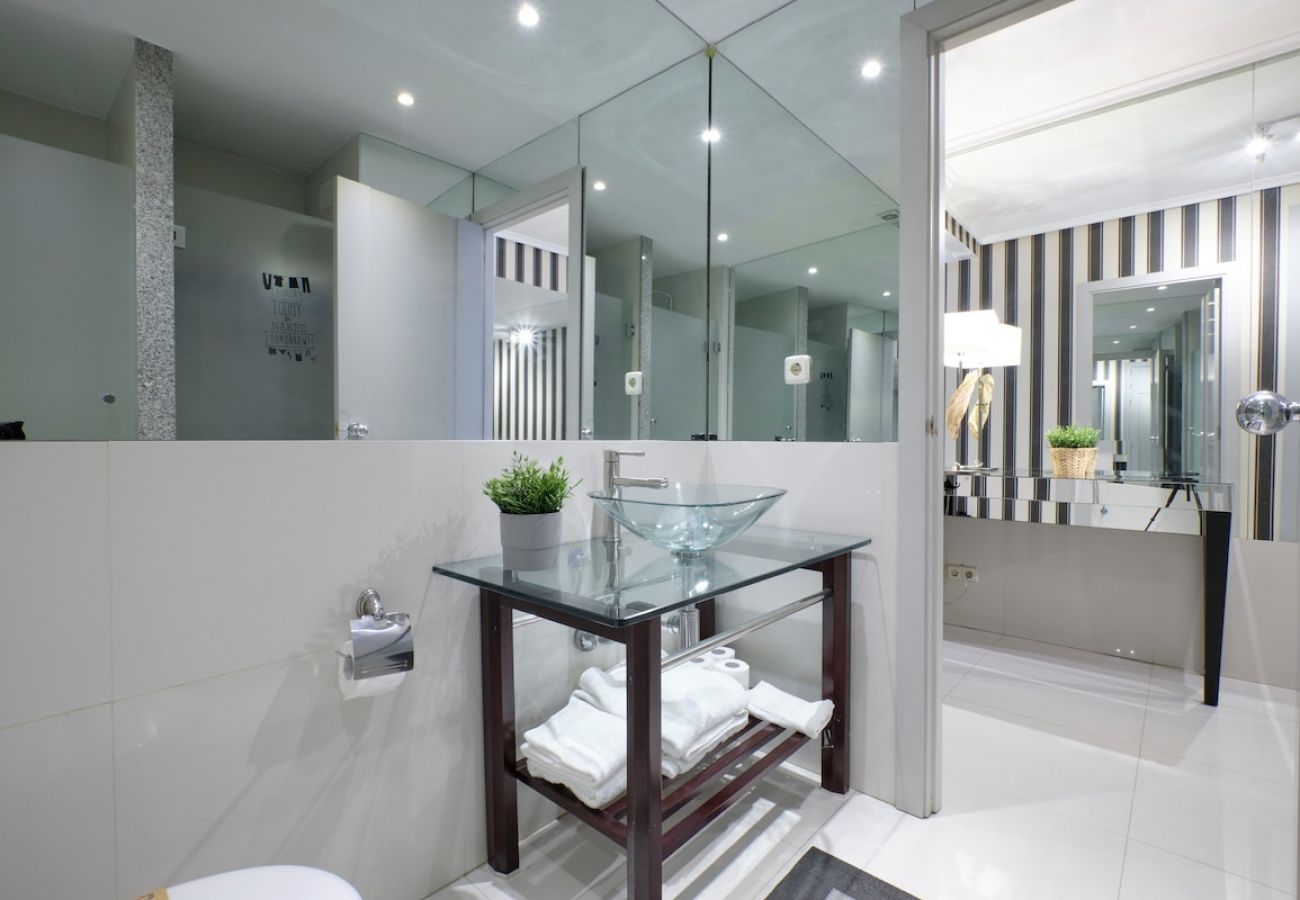 Apartment in Madrid - Apartment in Atocha Zone and Barrio de las Letras M1C