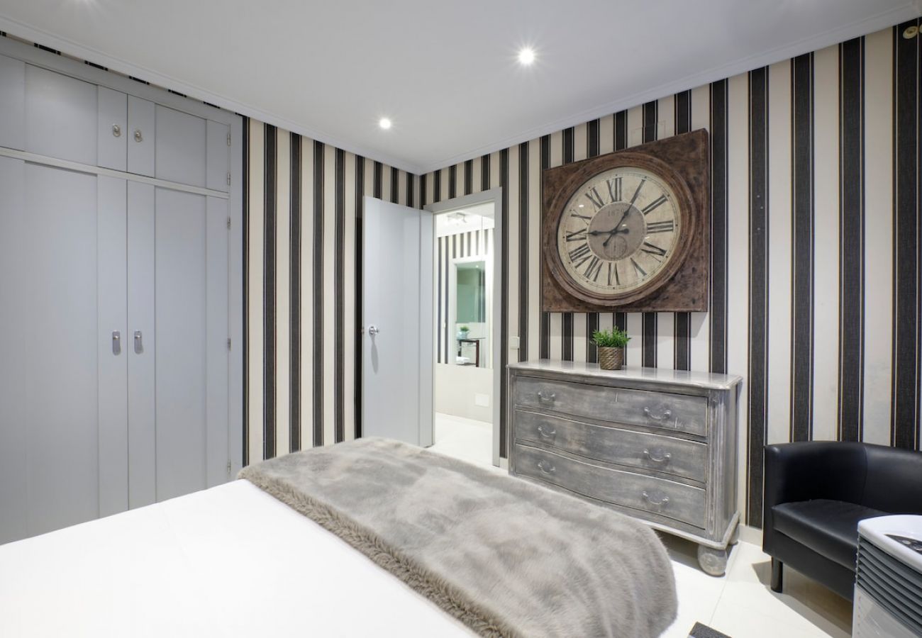 Apartment in Madrid - Apartment in Atocha Zone and Barrio de las Letras M1C