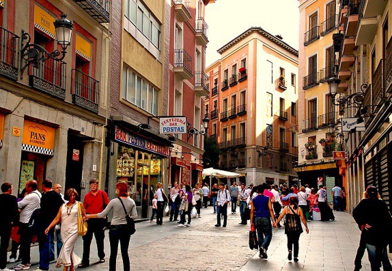 Aparthotel in Madrid - Design apartment in Plaza Mayor 4D 