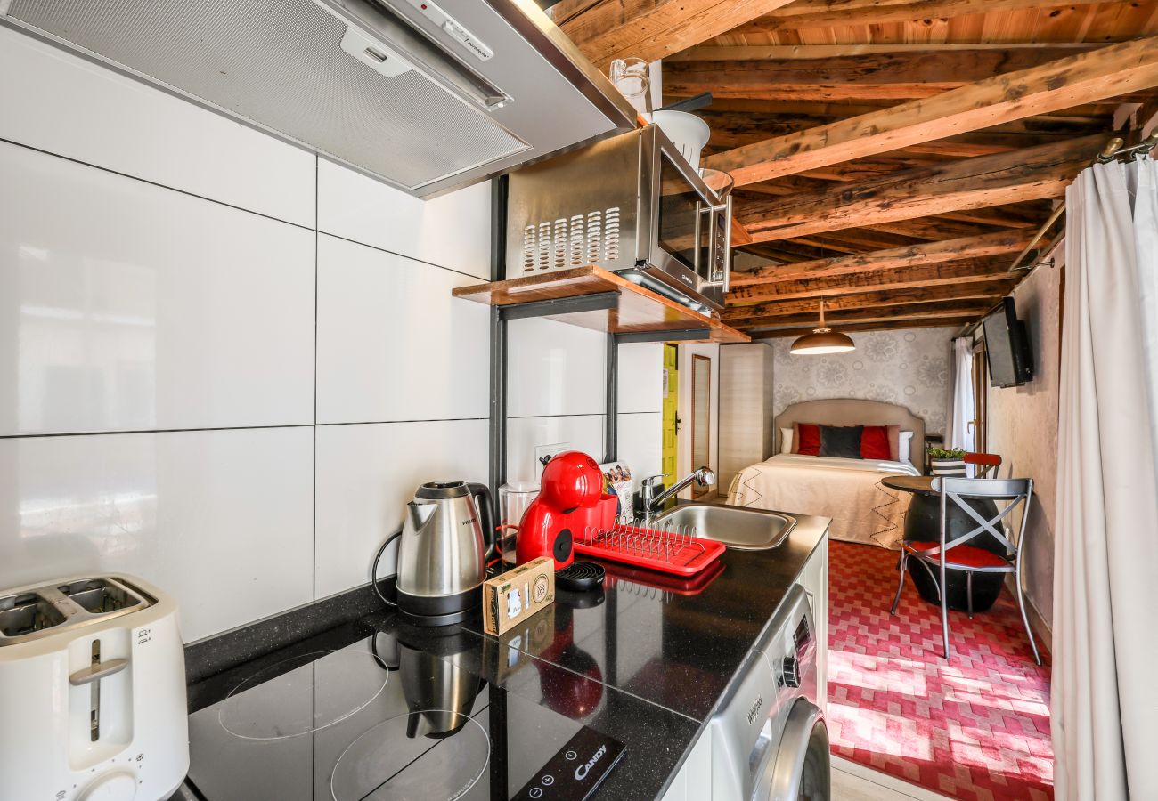 Aparthotel in Madrid - Beautiful Renovated Loft in the center 8 