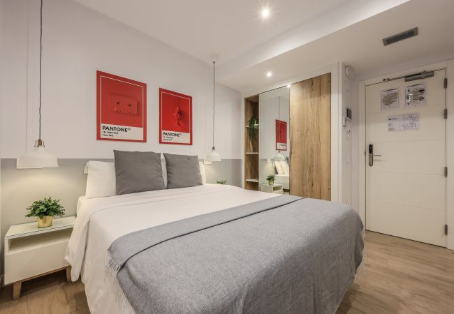 Rent by room in Madrid - Spectacular quadruple room w/ gym B104 