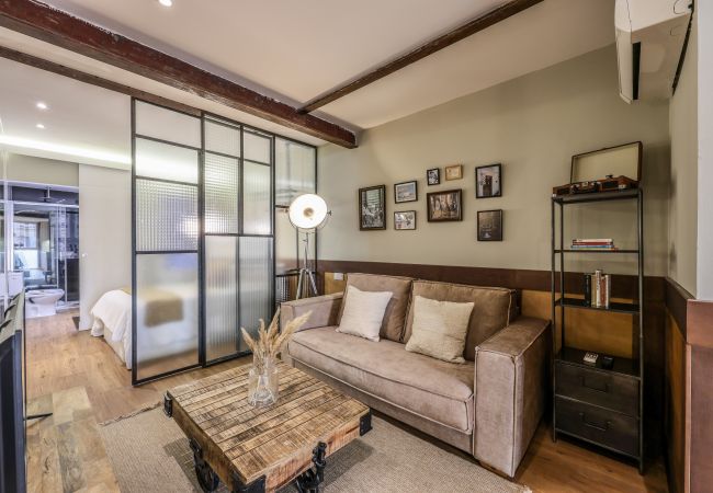 Aparthotel in Madrid - Design and Comfort in the Heart of Madrid Chueca I1I