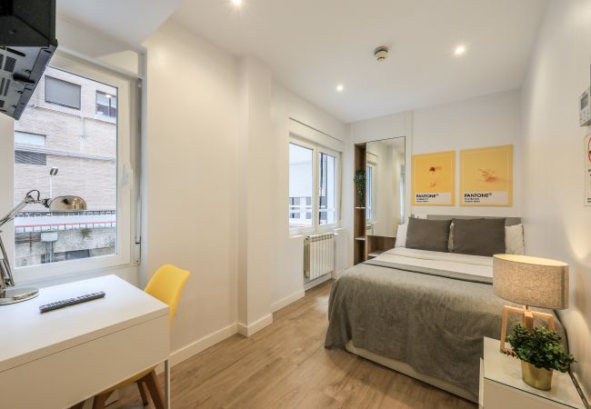 Rent by room in Madrid - Blasco de Garay, double room with gym 103 