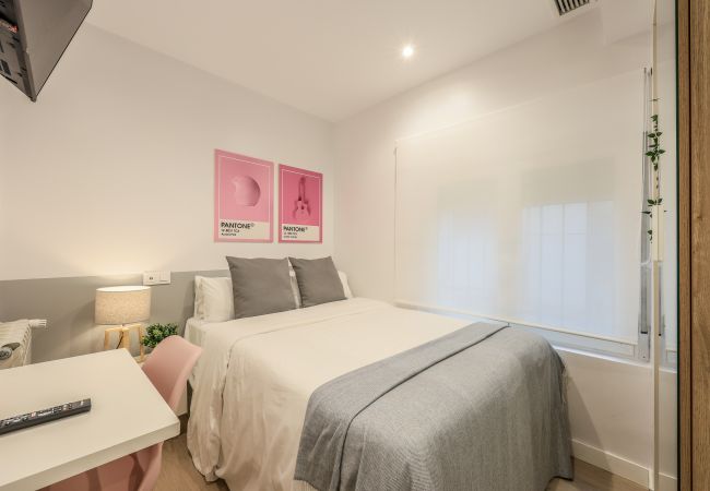 Rent by room in Madrid - Blasco de Garay, double room with gym 118 