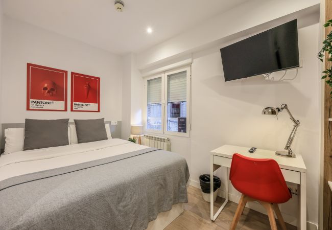 Rent by room in Madrid - Blasco de Garay, double room with gym 108 