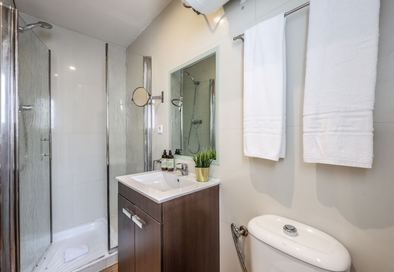 Aparthotel in Madrid - Loft in Gran Via -5º No Elevator-SB5