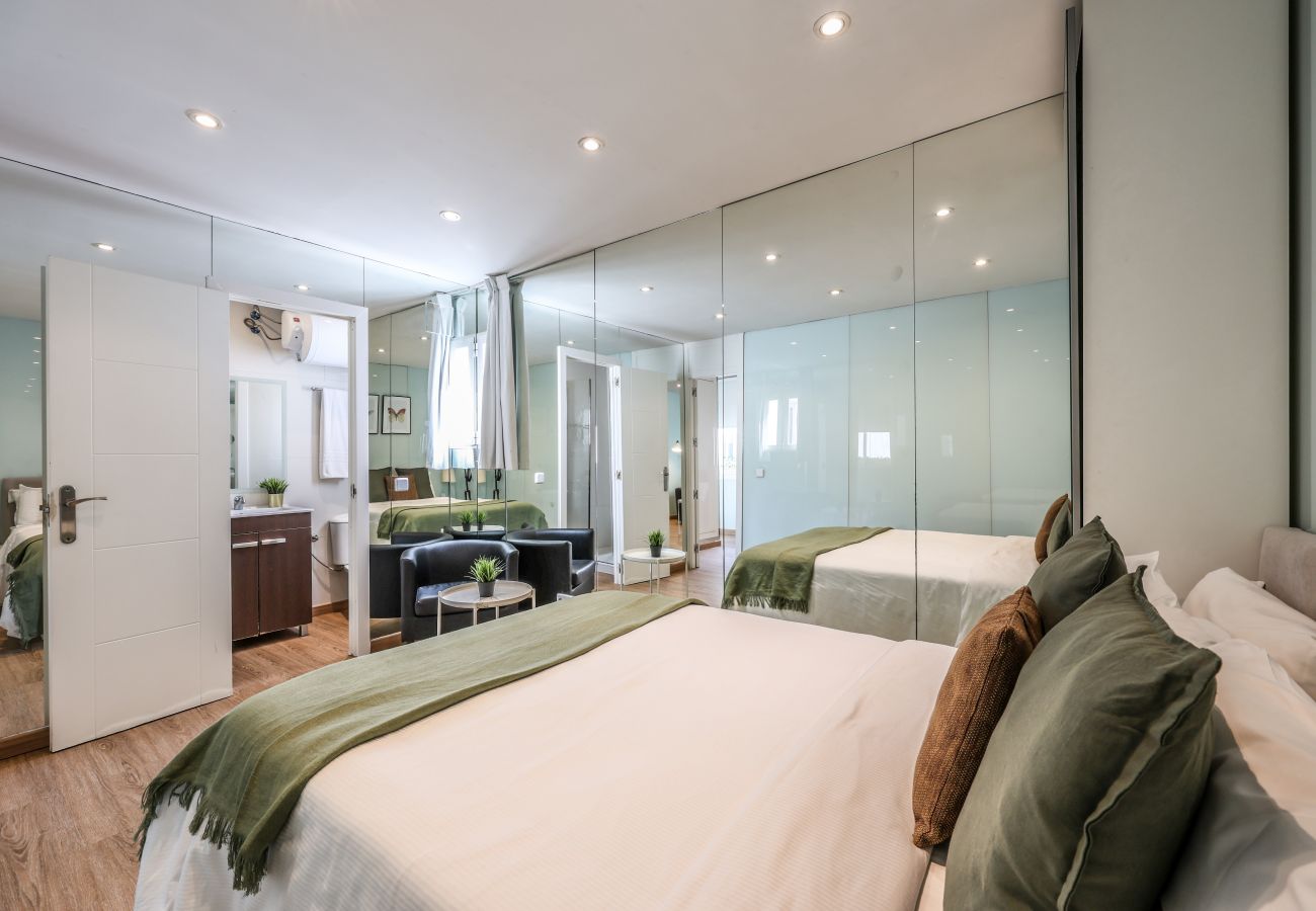 Aparthotel in Madrid - Loft in Gran Via -5º No Elevator-SB5