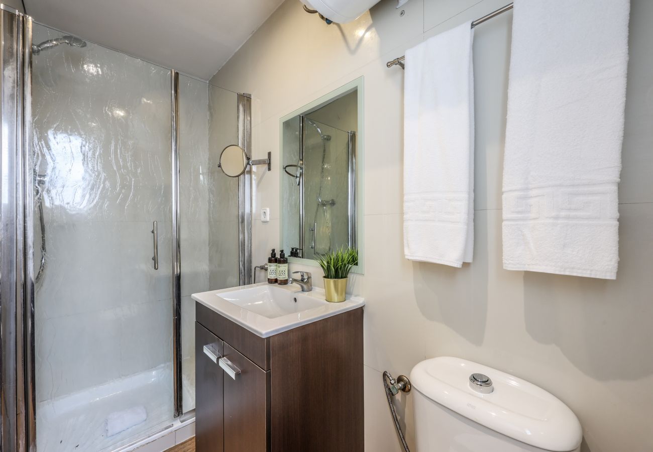 Aparthotel in Madrid - Loft in Gran Via -5º No Elevator-SB5