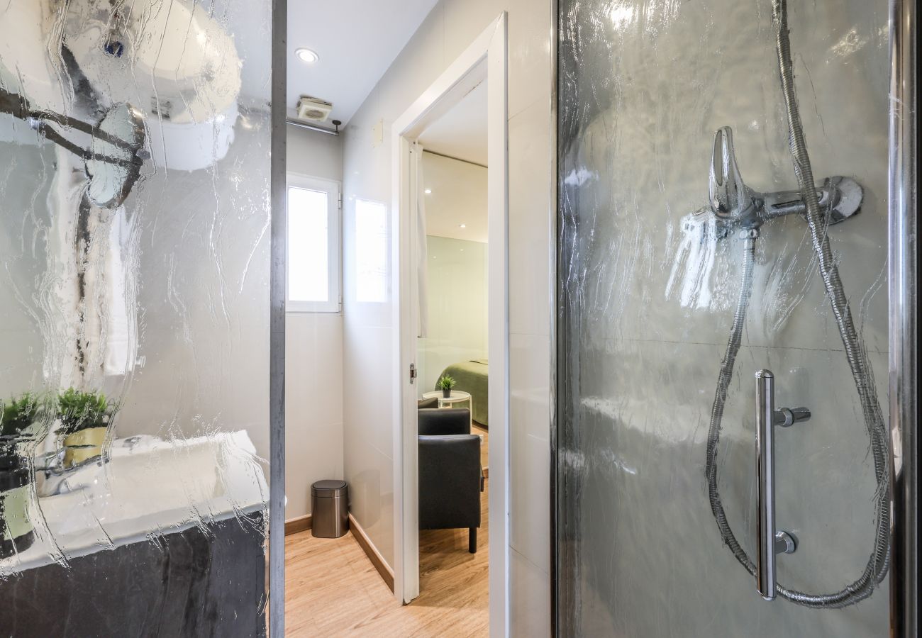 Aparthotel in Madrid - Loft in Gran Via -5º No Elevator-SB5