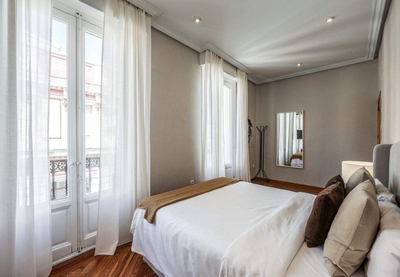 Aparthotel in Madrid - Impressive apartment in the center of Madrid 