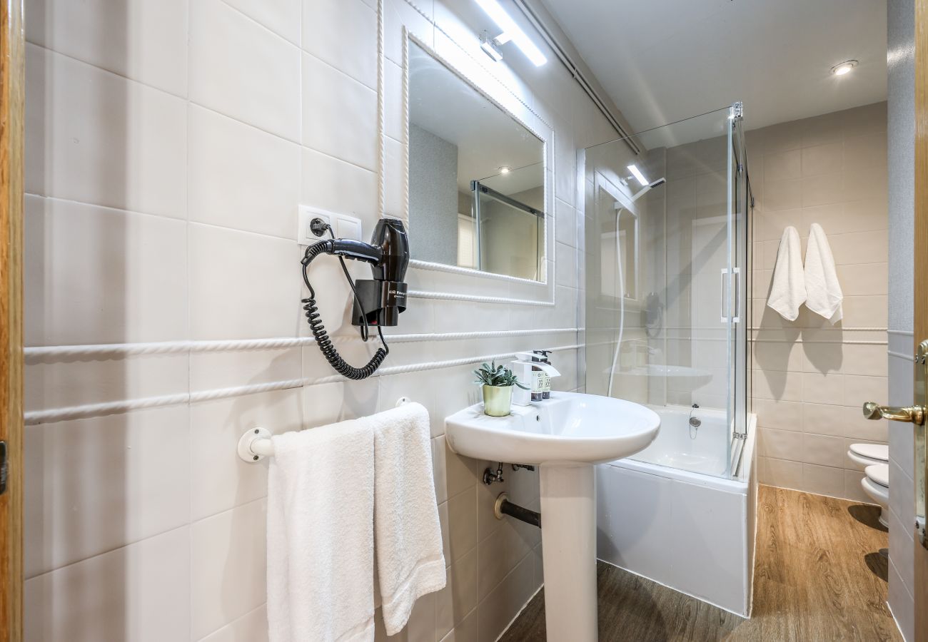 Aparthotel in Madrid - Impressive apartment in the center of Madrid 