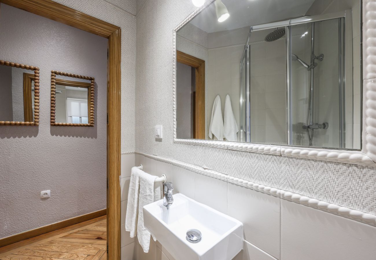 Aparthotel in Madrid - Impressive apartment in the center of Madrid 