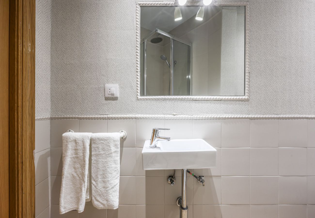 Aparthotel in Madrid - Impressive apartment in the center of Madrid 